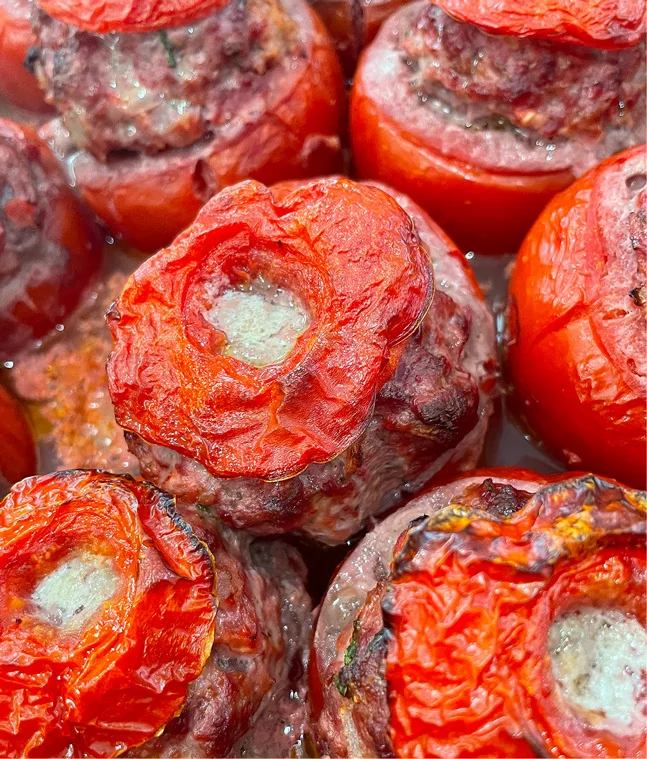 Plat à partager de tomates farcies maison cuisinées par Les Régalades de Delphine.